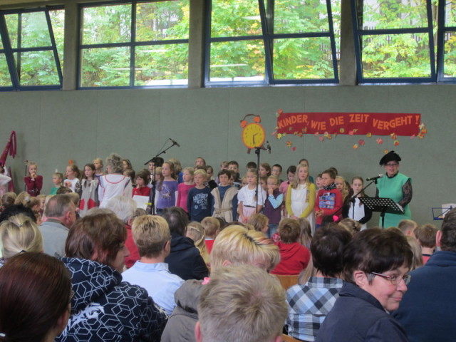 Programm für Eltern und Schüler in der Turnhalle