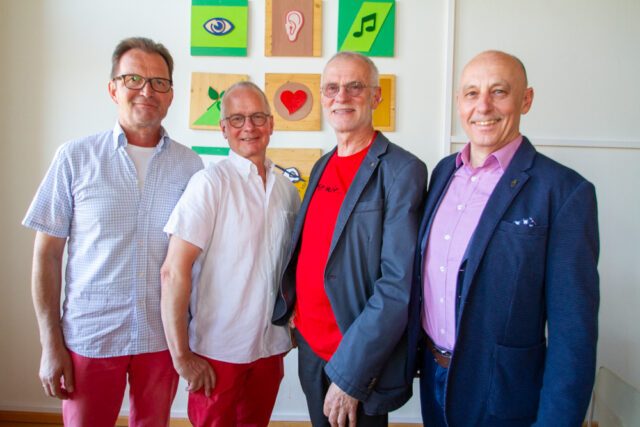 Diese vier langjährigen Lehrer gehen nun in den verdiensten Ruhestand: Bernd Albrecht, Bernhard Hoppe, Gerhard Mock und Bernhard Kunzmann (v.l.). Foto: SMMP/Ulrich Bock